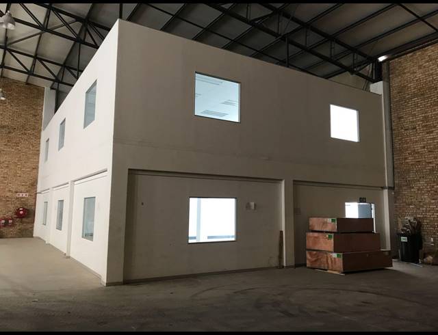 1,061M² WAREHOUSE TO LET IN NORTH RIDING